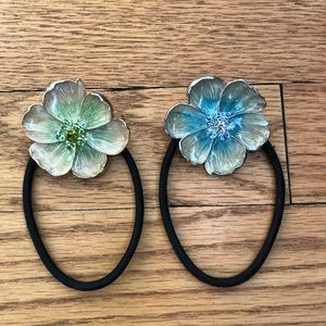Set of Two Metal Flower Elastic Ponytail Holders